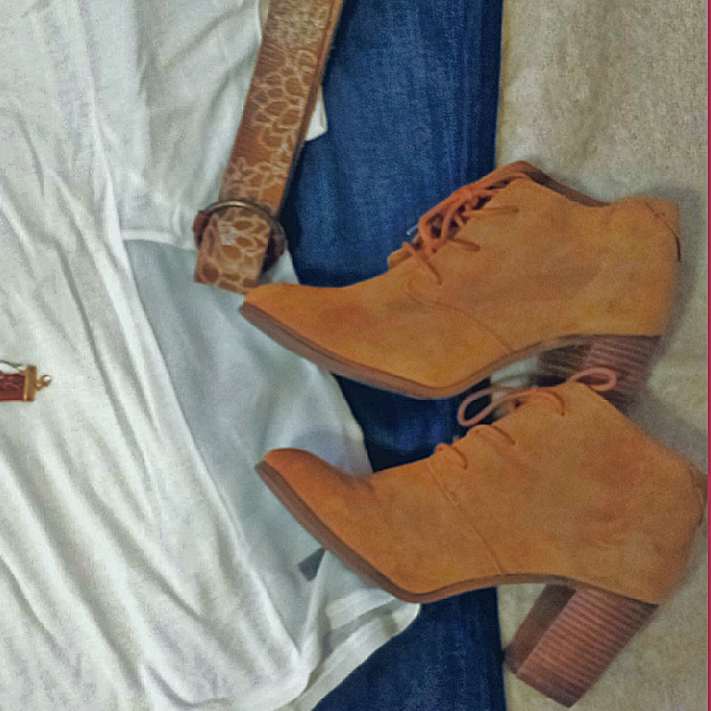 Toms Lunata Lace-Up Bootie Sude Wheat color